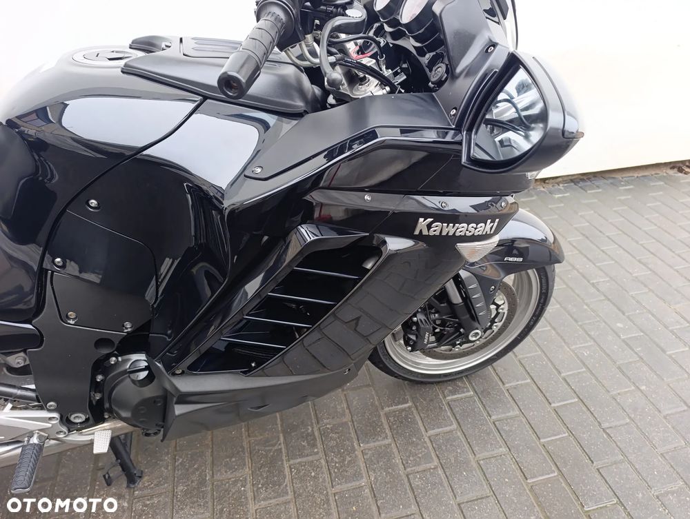 Kawasaki GTR - 33