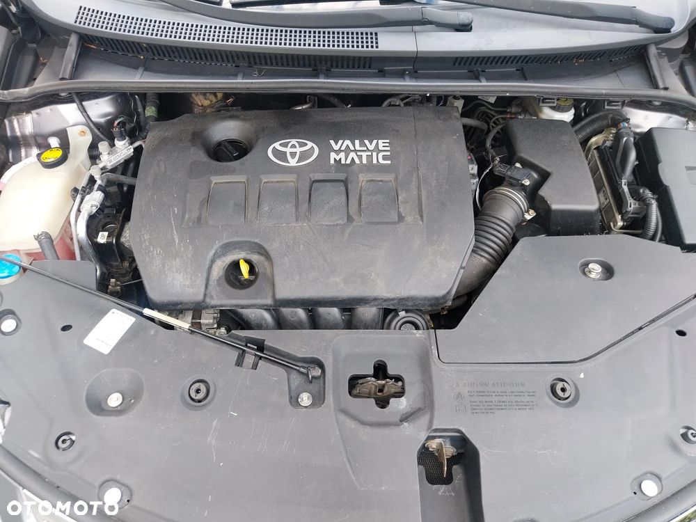 Toyota Avensis 2.0 Executive - 27
