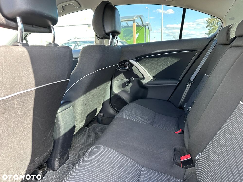 Toyota Avensis 1.6 Luna - 21