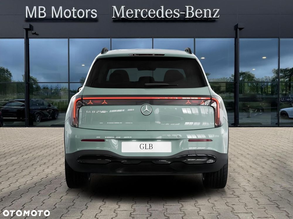 Mercedes-Benz GLB - 6