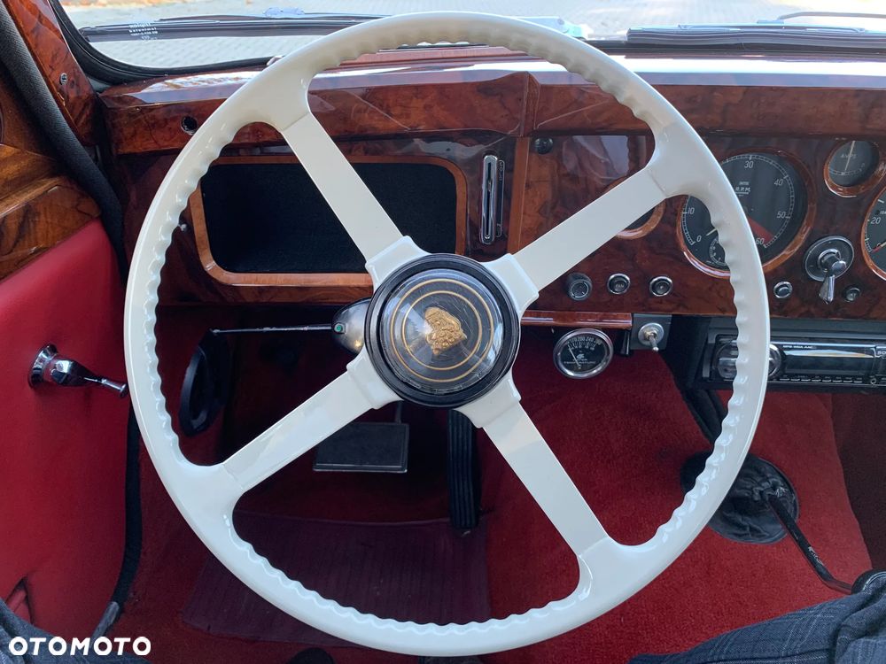 Jaguar MK II - 11