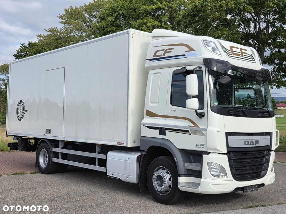 DAF CF 330 / 10.2017 / KONTENER MEBLOWY / IZOTERMA / WINDA / 18 PALET / E6 / NISKI PRZEBIEG / Z NIEMIEC / JAK NOWY / DUŻY SILNIK  10 837cm3// - 11