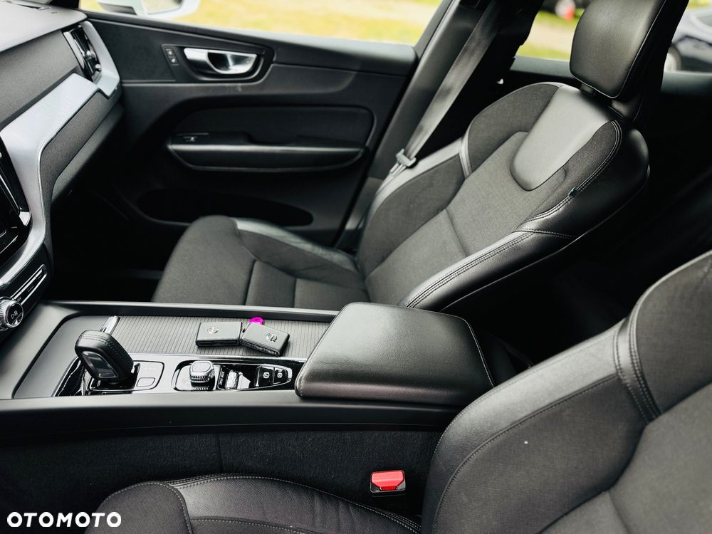 Volvo XC 60 B4 D AWD Geartronic Momentum Pro - 14