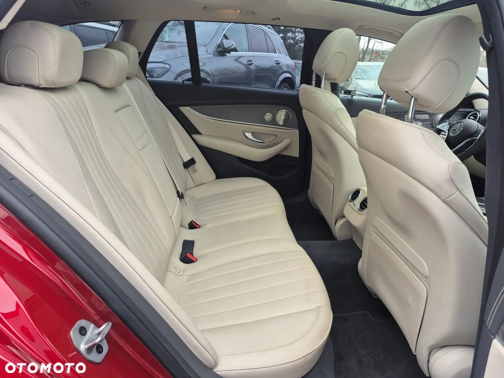 Mercedes-Benz Klasa E 220 d 4-Matic AMG - 28