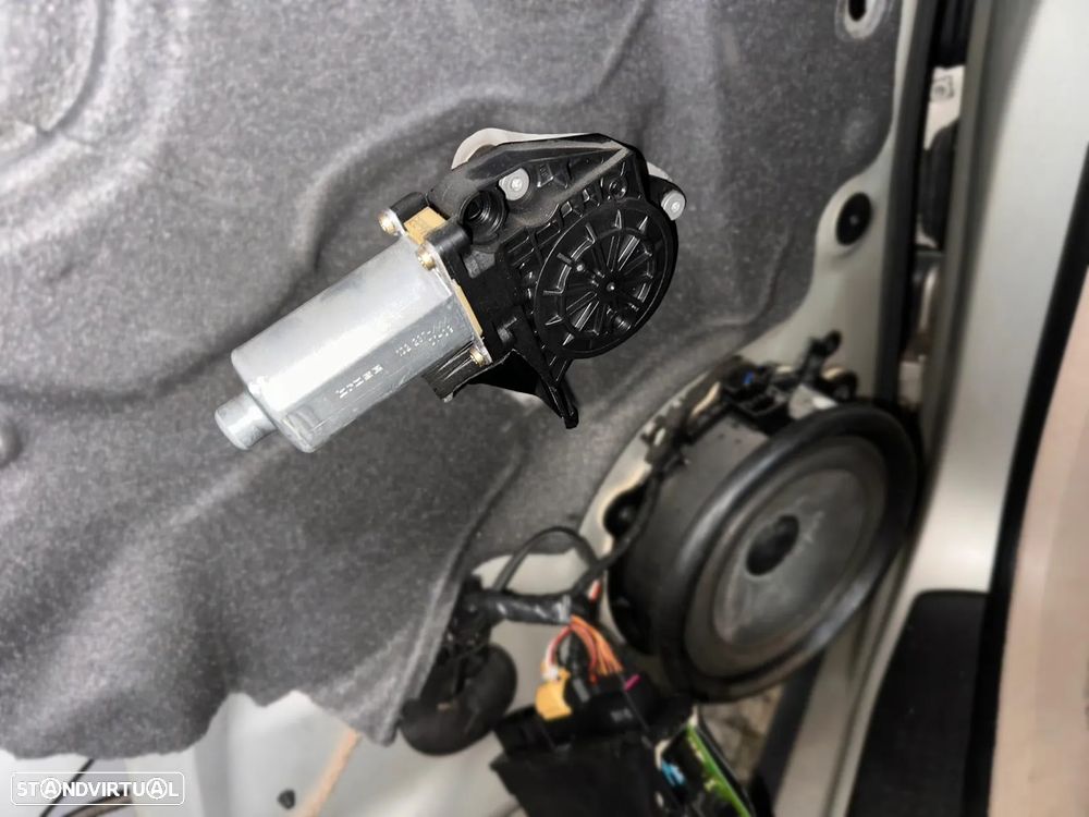 Audi A4 2.5 TDI Caixa Aut. de 2003 para peças - 7