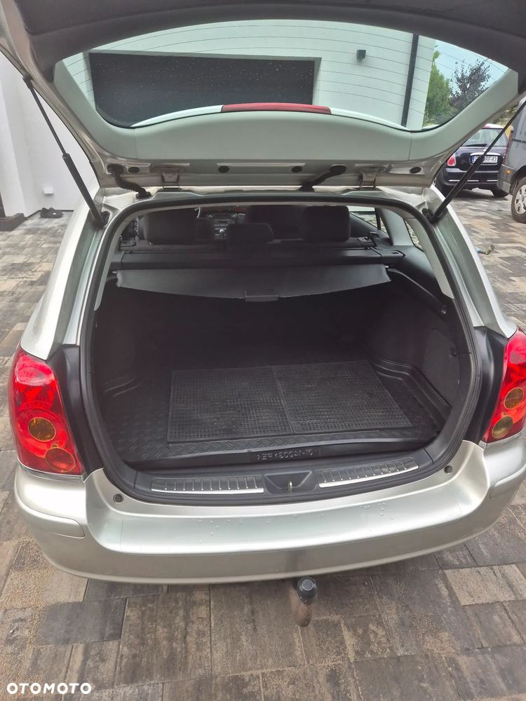 Toyota Avensis 1.8 VVT-i Terra Plus - 8