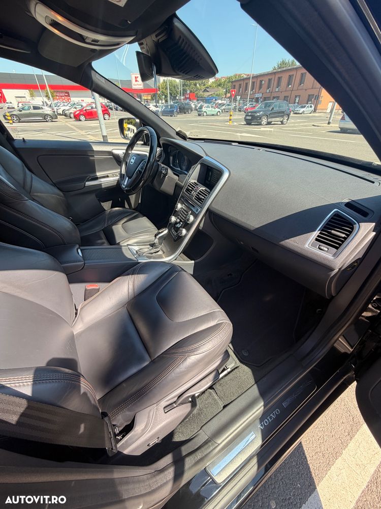 Volvo XC 60 D5 AWD Geartronic Summum - 11