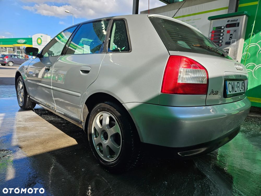 Audi A3 Sportback 1.6 Ambiente - 4