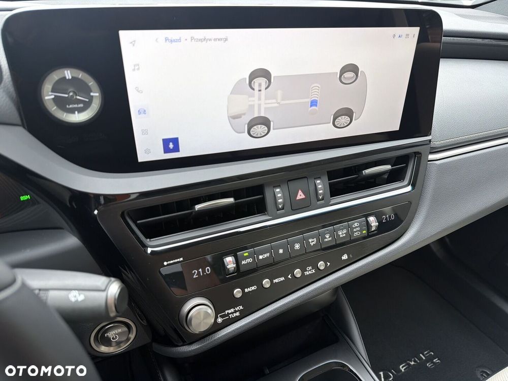 Lexus ES 300h F Sport Design - 19