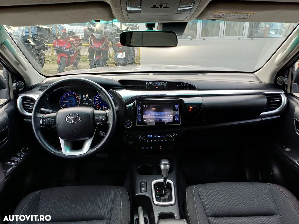 Toyota Hilux 4x4 Double Cab A/T Invincible - 12