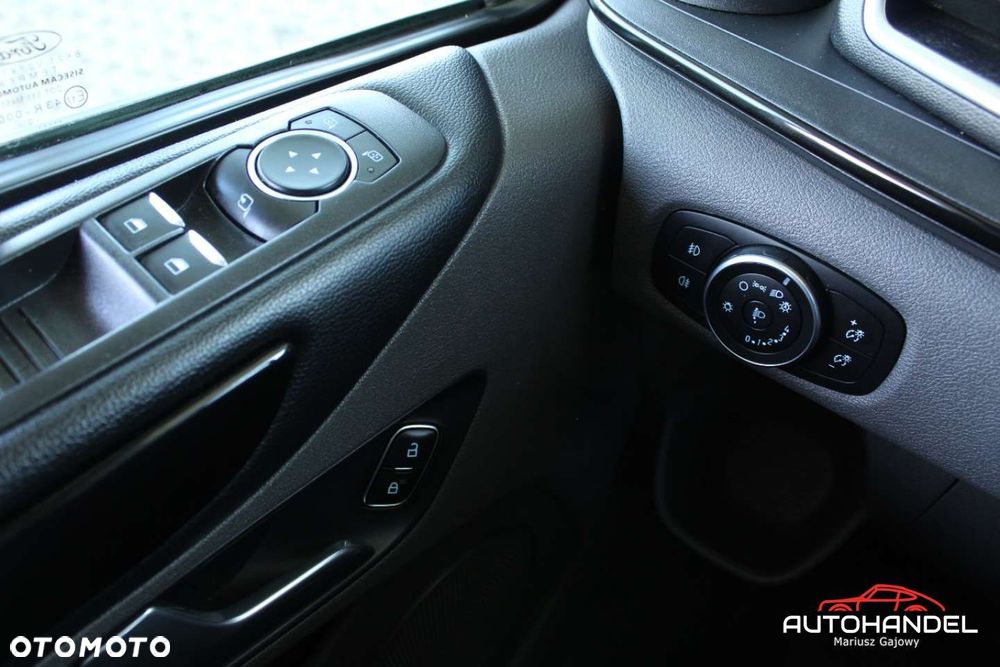 Ford Tourneo Custom - 17