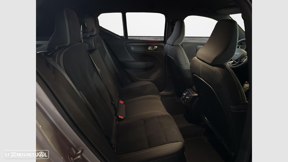 Volvo XC 40 2.0 B3 Plus Dark - 14