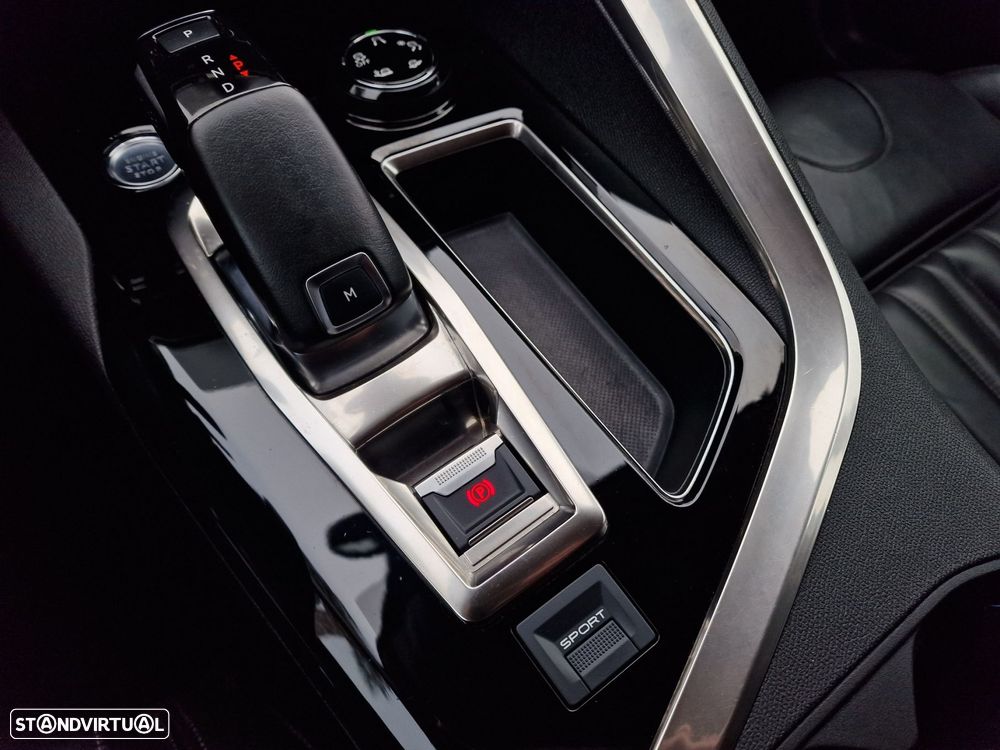 Peugeot 3008 1.2 PureTech Allure Pack EAT8 - 26