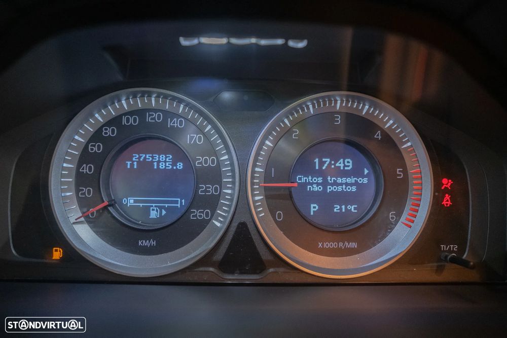 Volvo XC 70 2.4 D3 Momentum Geartronic - 27