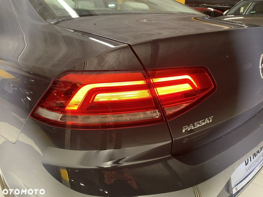 Volkswagen Passat - 11