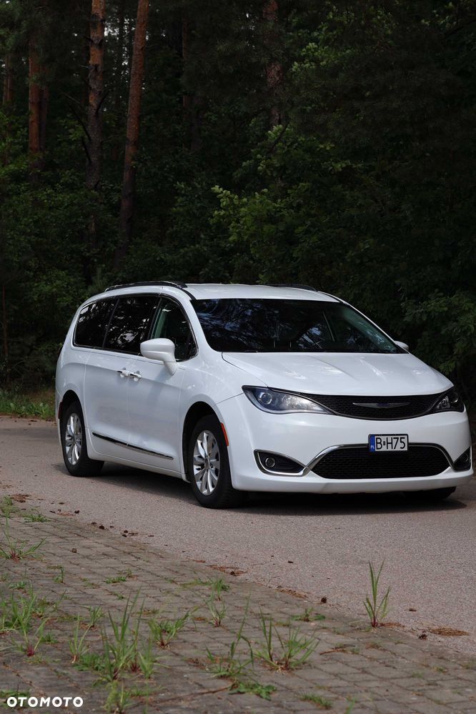 Chrysler Pacifica - 2