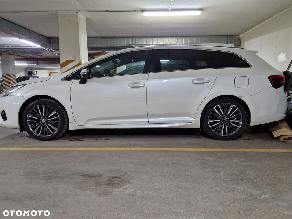Toyota Avensis 1.8 Style MS - 10