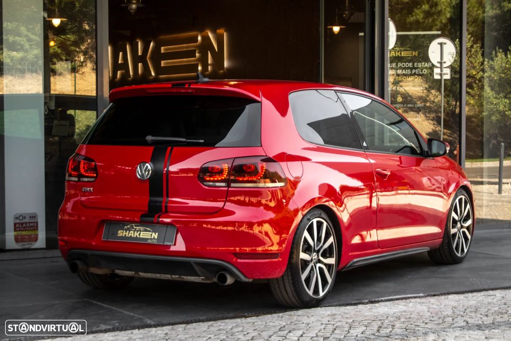 VW Golf 2.0 GTI DSG adidas - 4