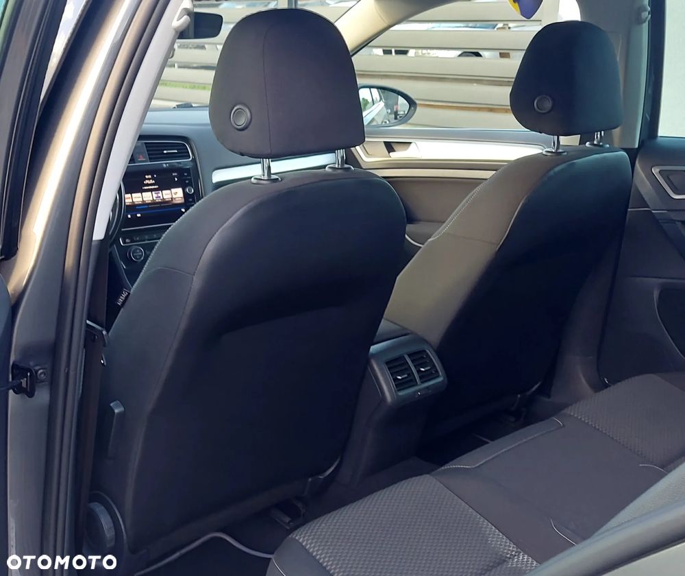 Volkswagen Golf 1.6 TDI Sound - 36