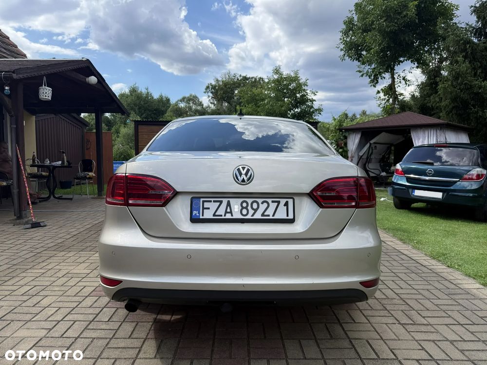 Volkswagen Jetta 1.6 TDI Highline DSG - 16