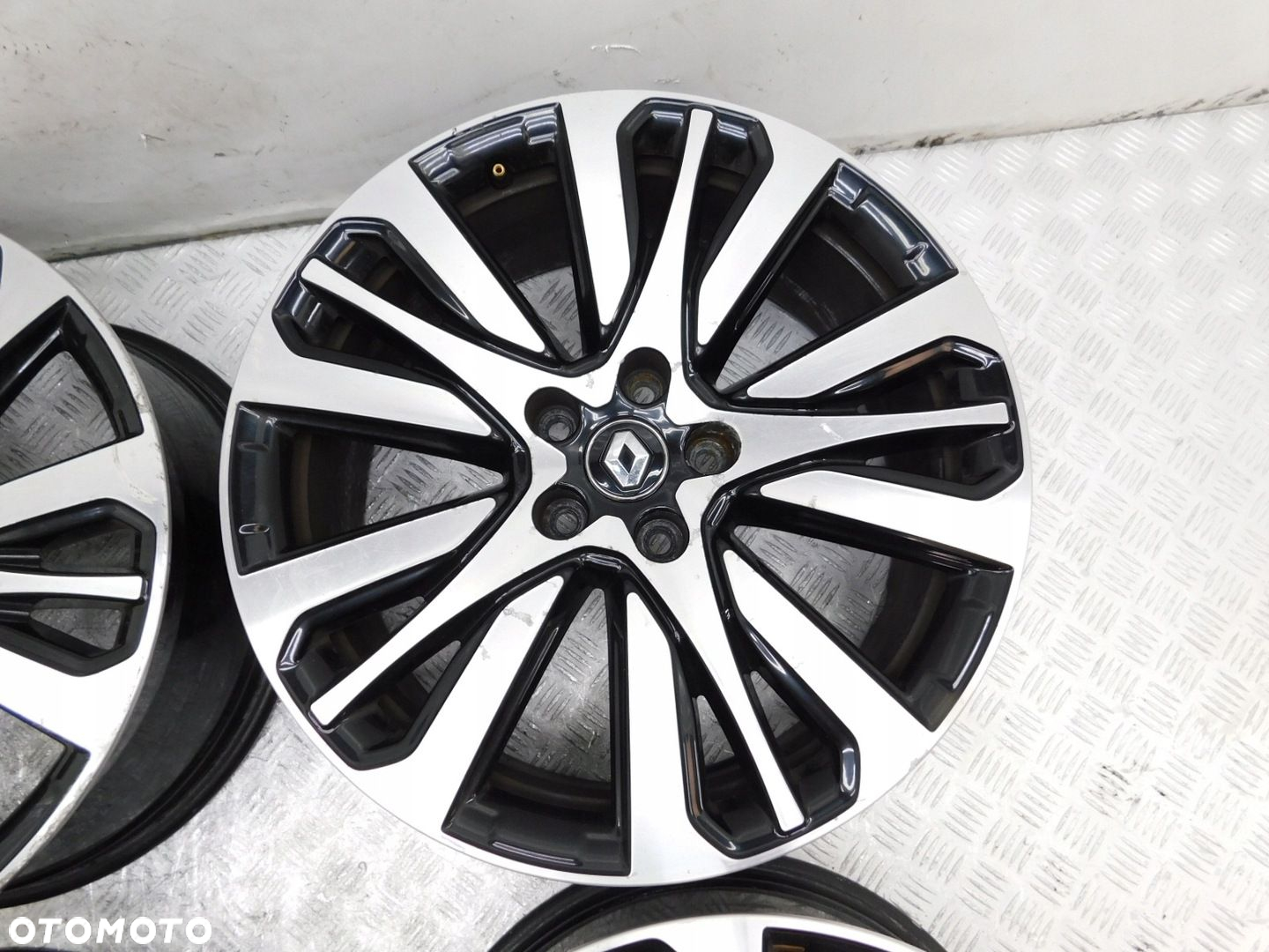 4x FELGI ALUMINIOWE 5x114,3 8Jx19 RENAULT ESPACE V TALISMAN KOLEOS II - 4