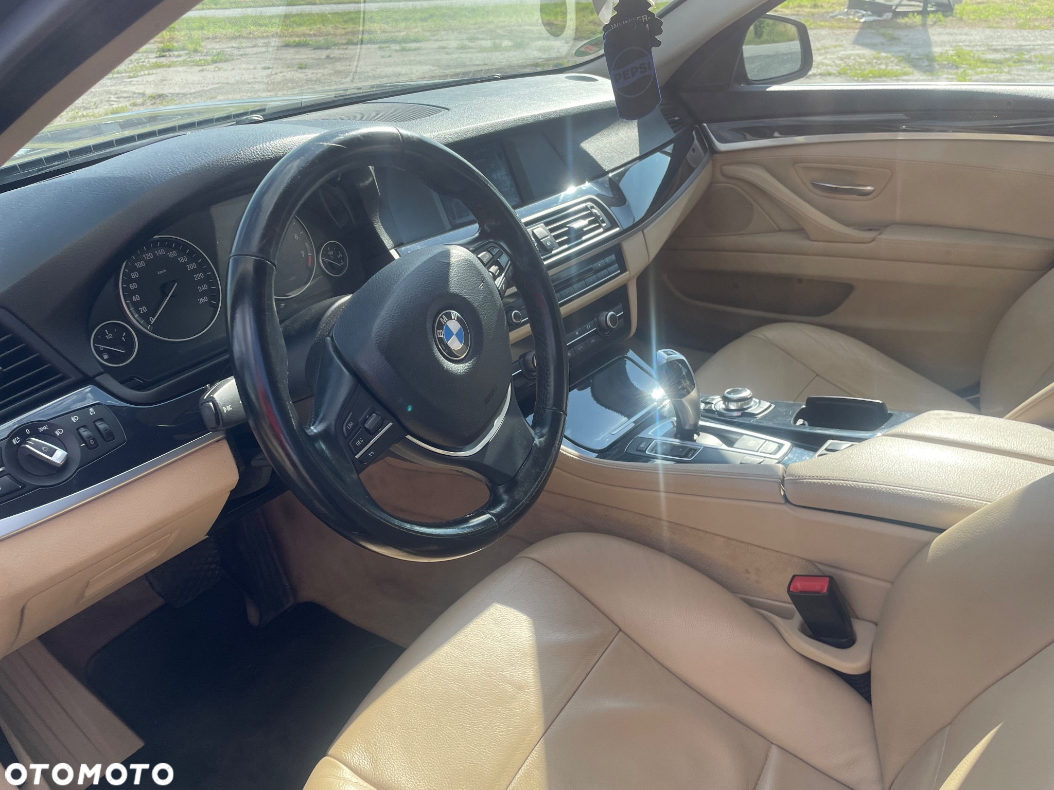 BMW Seria 5 520i Touring - 10