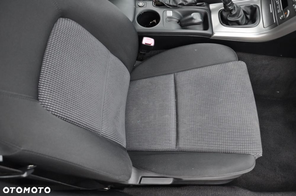 Subaru Outback 2.5i MT - 23