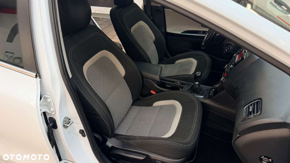 Kia Ceed - 40