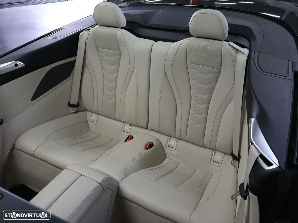 BMW 840 i Pack M - 13