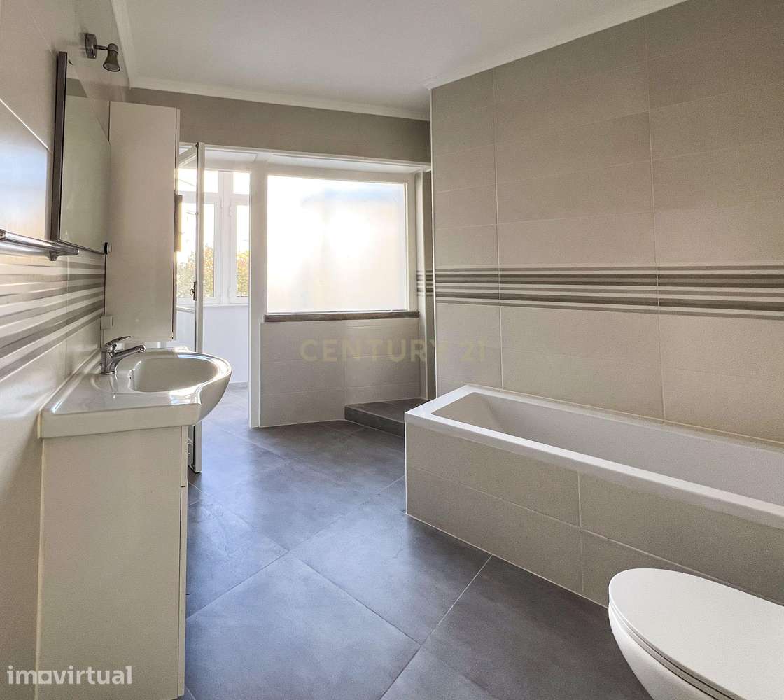 Apartamento Totalmente Renovado com Elevador na Rua Almirante Reis - Grande imagem: 2/12