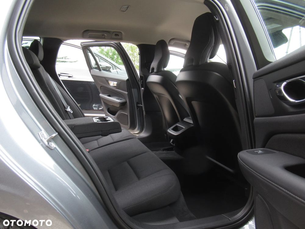 Volvo V60 T4 Momentum - 8