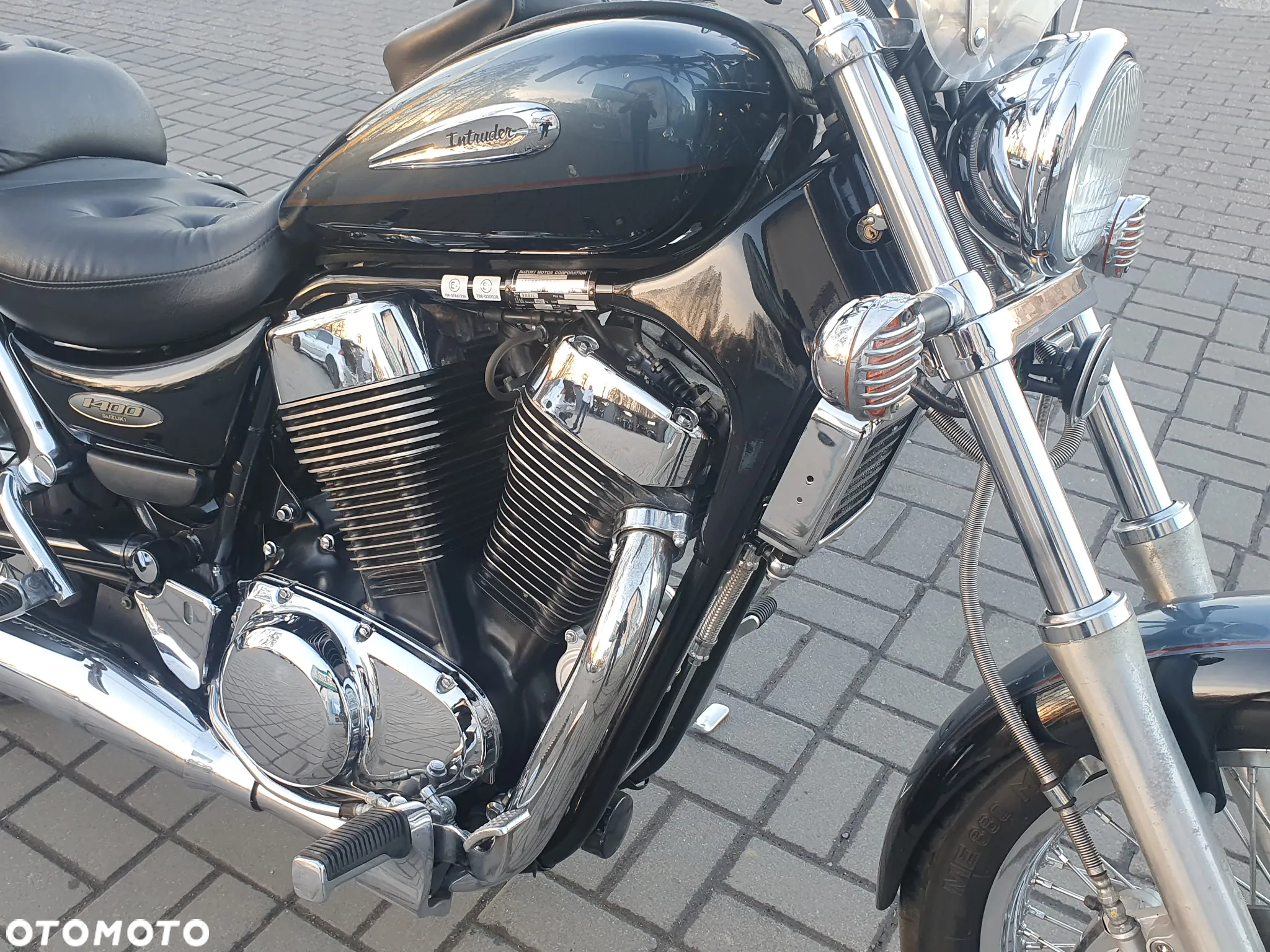 Suzuki Intruder - 14