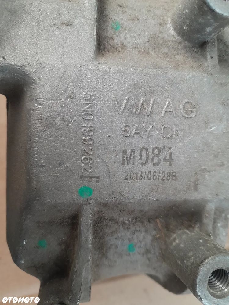 Vw Touran  łapa  poduszka silnika 5N0 199 262 - 2