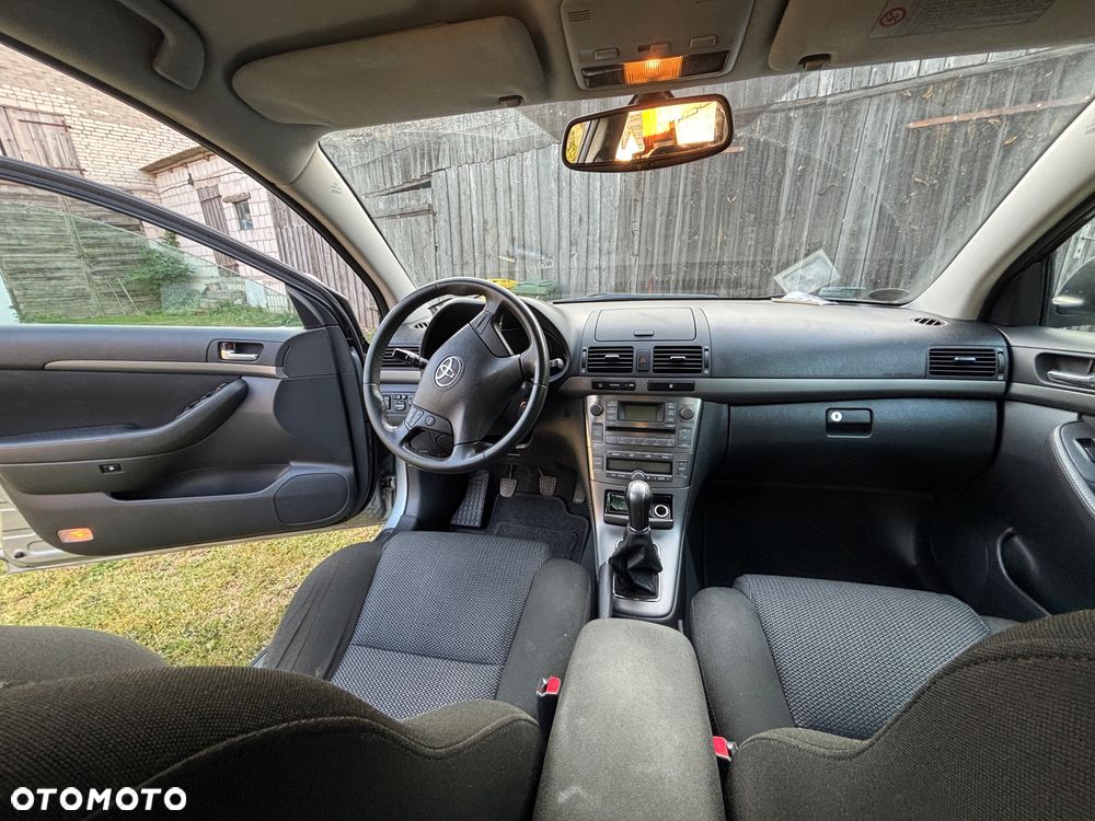 Toyota Avensis 1.8 VVT-i Sol Premium - 12