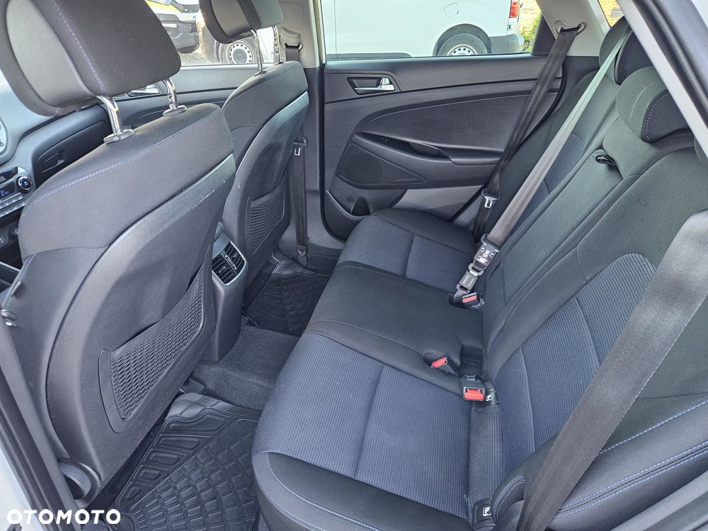 Hyundai Tucson 1.6 GDI BlueDrive GO 2WD - 25