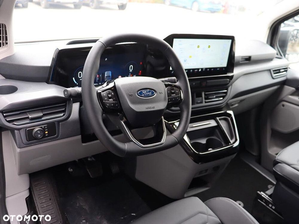 Ford Tourneo Custom - 13