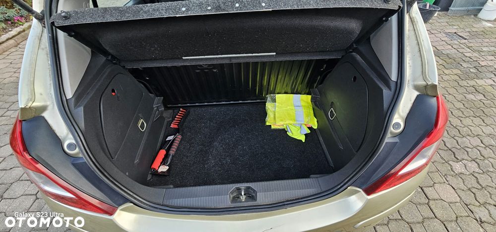 Opel Corsa 1.2 16V Cosmo - 11