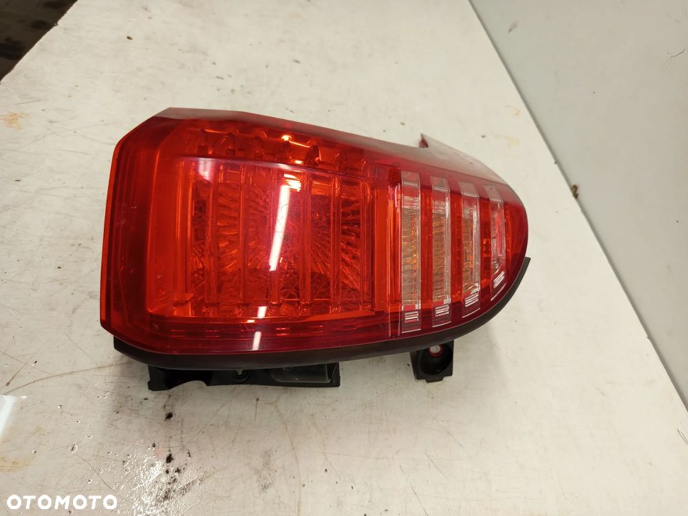 + LAMPA TYL TYLNA LEWA PEUGEOT 5008 - 6