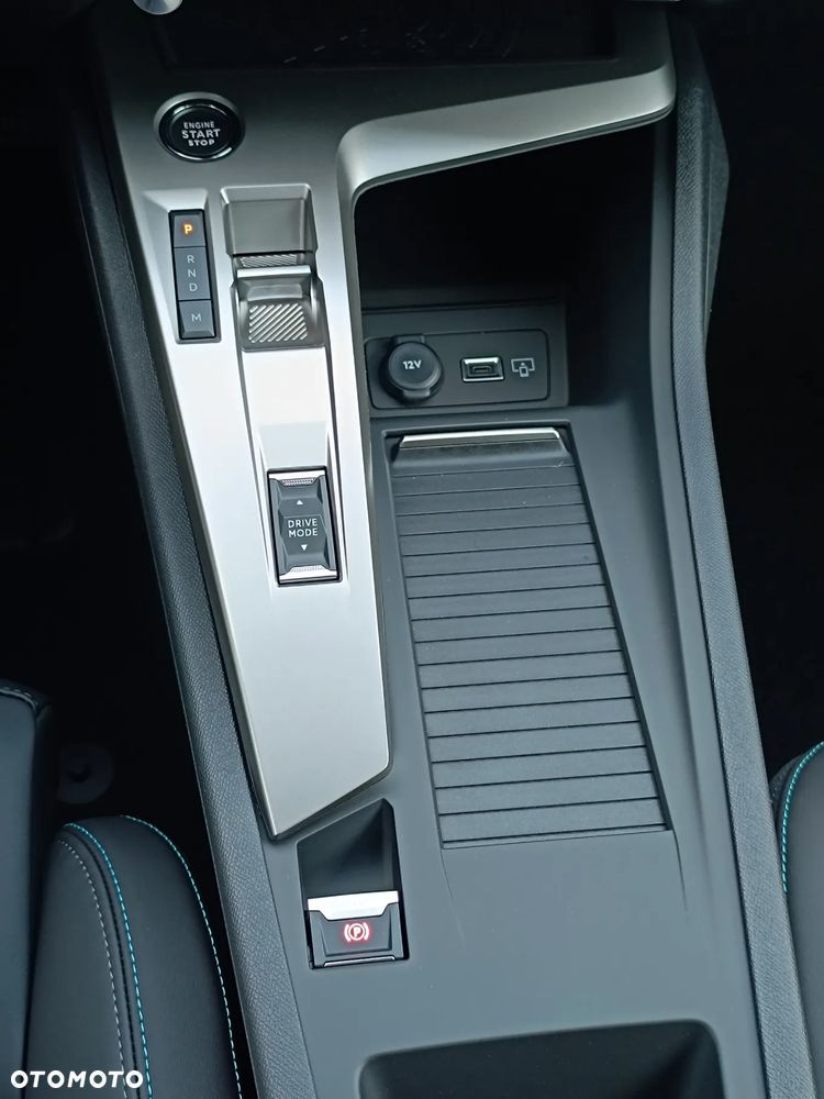 Peugeot 308 1.2 mHEV Allure S&S e-DCS6 - 18