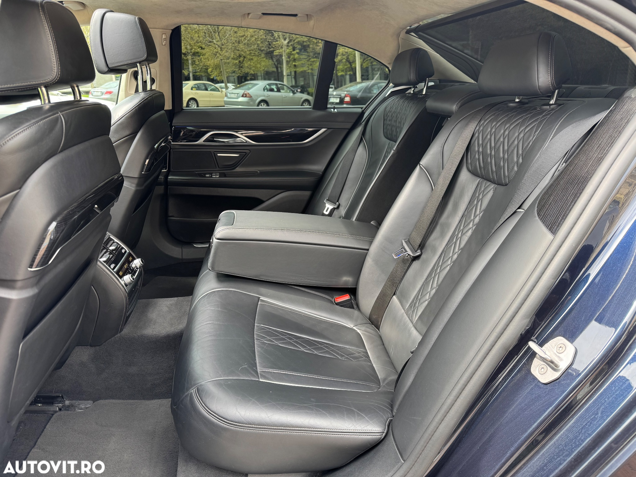 BMW Seria 7 740d xDrive - 28