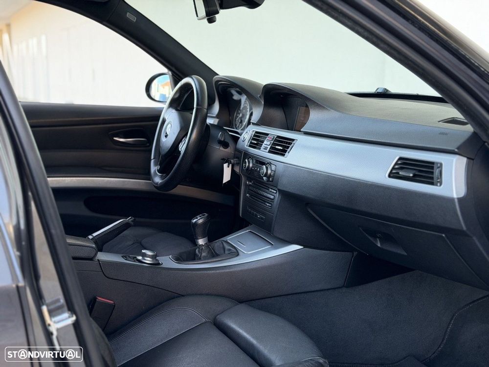 BMW 318 d Pack M - 23