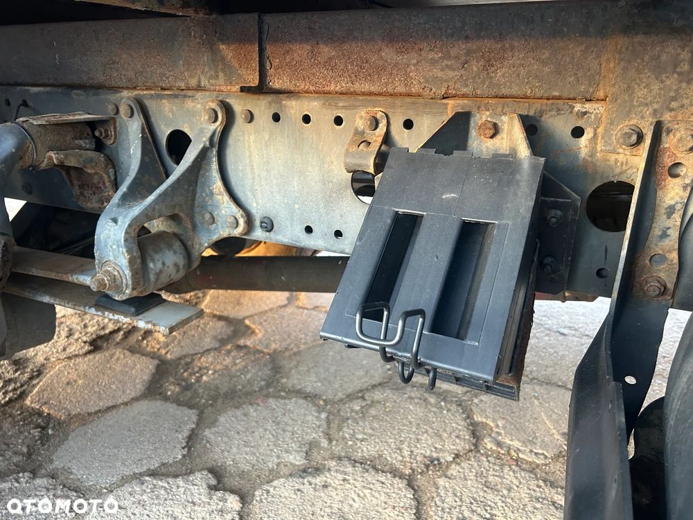 Mercedes-Benz ATEGO 815 LAWETA NA 2 AUTA / WCIĄGARKA Z PILOTEM / POMOC DROGOWA Z NAJAZDAMI / BARDZO ŁADNY STAN / OŚWIETLENIE OSTRZEGAWCZE / KABINA SYPIALNA !! - 21