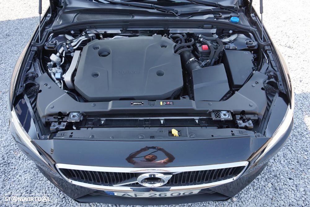Volvo V60 2.0 B4 Momentum Core Geartronic - 58