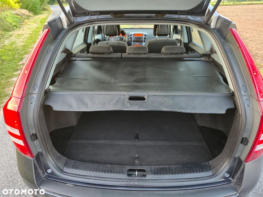 Kia Ceed - 13