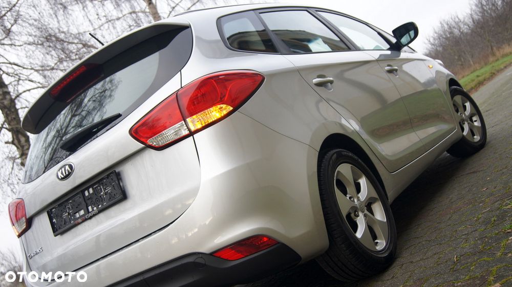 Kia Carens 1.6 GDI M - 11