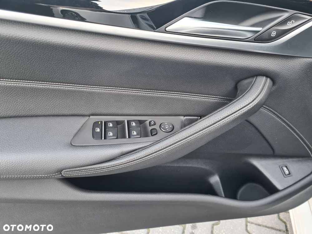 BMW Seria 5 520i Sport Line sport - 12