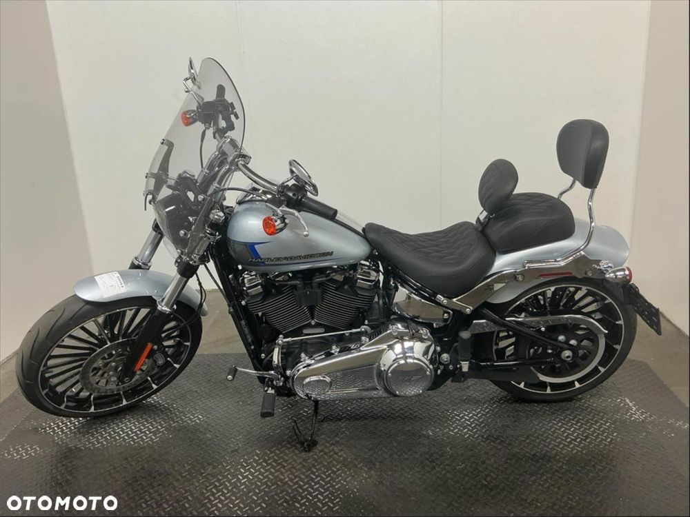 Harley-Davidson Softail Breakout - 3