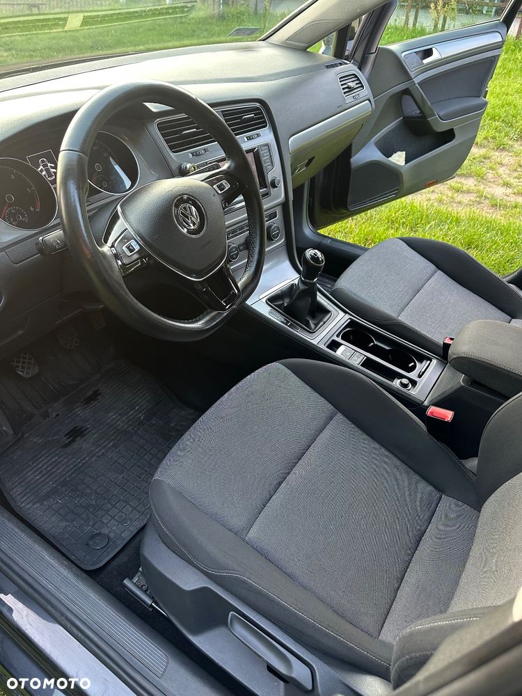 Volkswagen Golf - 24