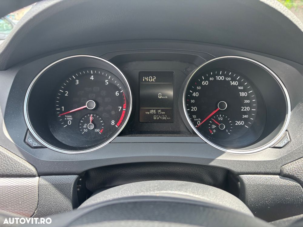 Volkswagen Jetta 1.2 TSI Trendline - 5
