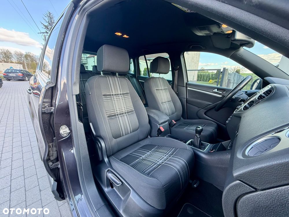 Volkswagen Tiguan 2.0 TDI DPF BlueMotion Technology Lounge Sport & Style - 15